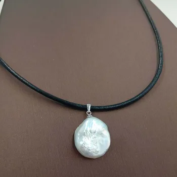 Pobūdžio gėlavandenių perlų karoliai pakabukas ,18 mm, dideli monetos baroko formos .magnetas arčiau