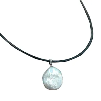 Pobūdžio gėlavandenių perlų karoliai pakabukas ,18 mm, dideli monetos baroko formos .magnetas arčiau - 