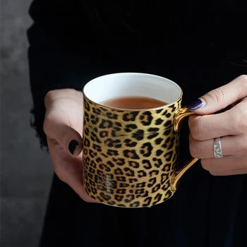 Kaulų Kinijos ženklų taurės keramikos pieno puodelis su taurės kūrybos leopardas spausdinti aukso ratlankio arbatos puodelis su šaukšteliu - 